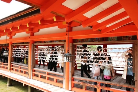 厳島神社（広島県廿日市市）のおみくじ掛け