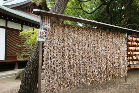 住吉大社 おみくじ掛けの様子