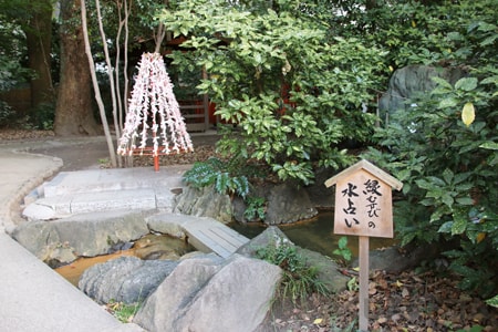 生田神社 おみくじ結ぶ場所（水占いの場所）の様子