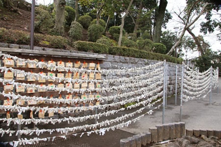 川崎大師喜多院 おみくじを結ぶ場所（おみくじ掛け）